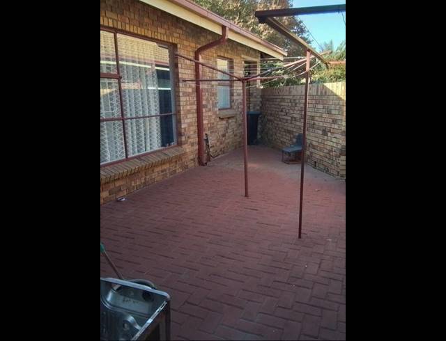 3 BEDROOM TOWNHOUSE FOR SALE IN VANDERBIJLPARK SE 2